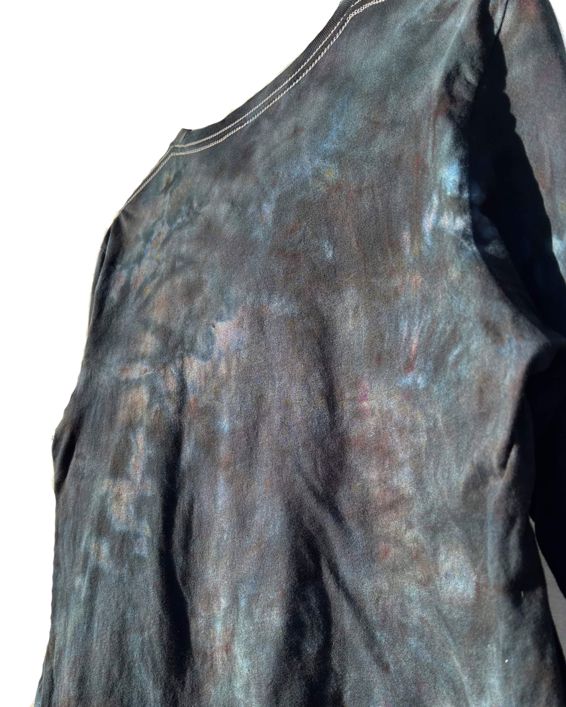 Night Ripple Long Sleeve Ice Dye - close up